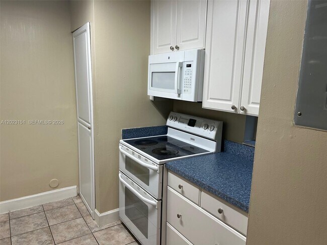 Building Photo - 301 SW 86th Ave