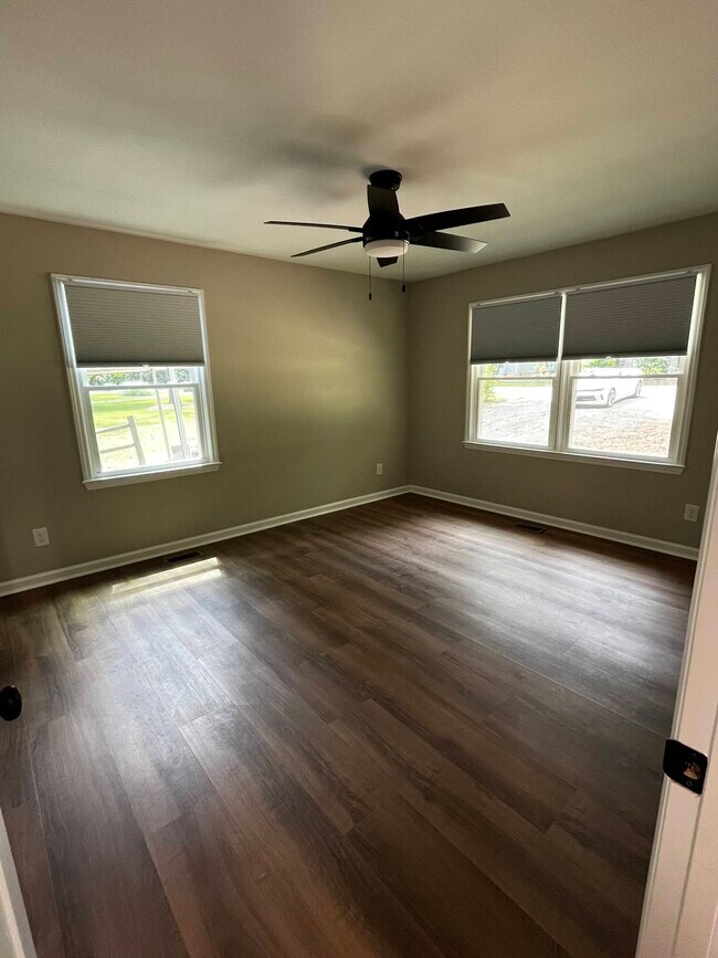 Foto del edificio - 5620 Blue Spruce Dr