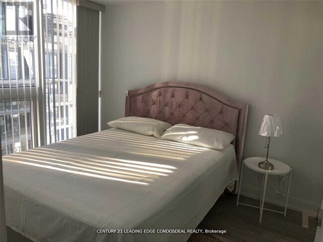 Building Photo - 181 Dundas St E