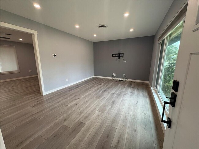 Building Photo - 6201 Belfast Dr