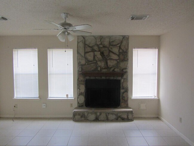 Foto del edificio - 5810 Twisted Pine Ct