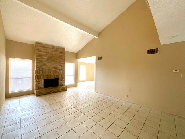 Foto del edificio - **APPLICATION RECEIVED** Available Now! 3 Bedroom / 2 Bath Home Near Randolph AFB!