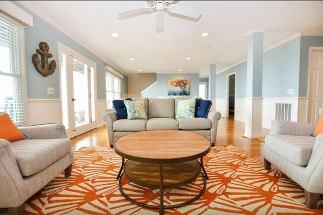 Foto del edificio - ENDLESS ELEGANCE AT THIS OFF-SEASON FURNISHED RENTAL
