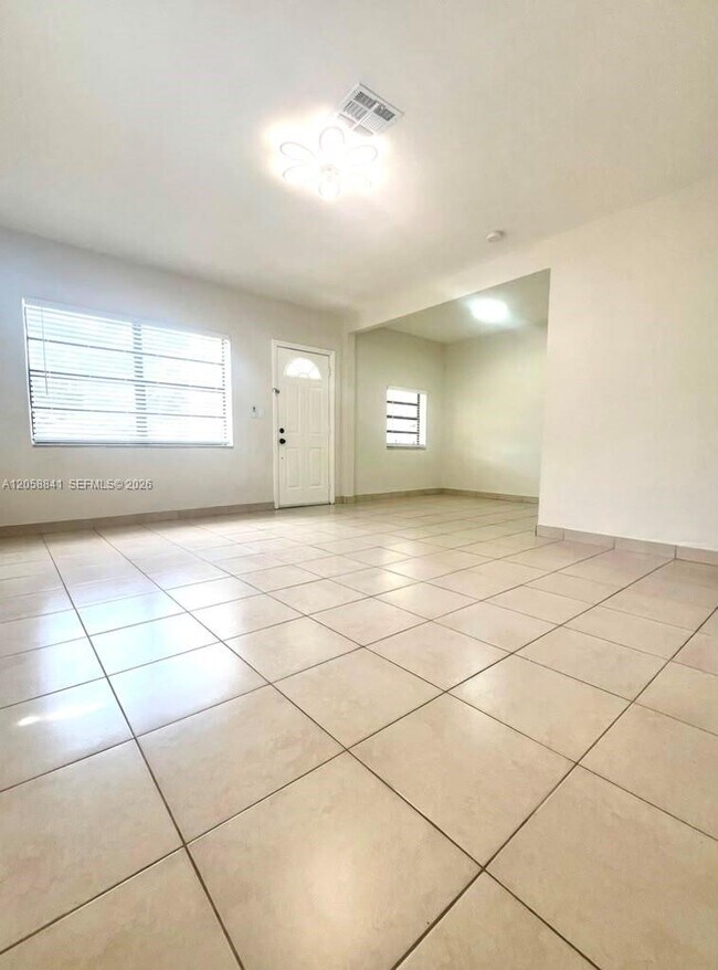Foto del edificio - 1679 NE 176th St