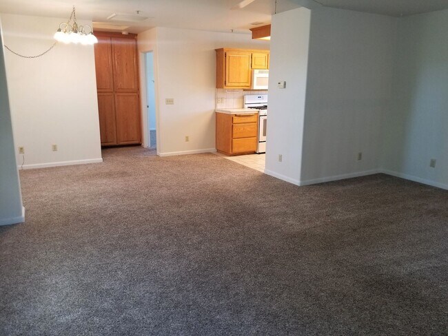 Foto del edificio - Clean and Comfortable Home - Attached Garage