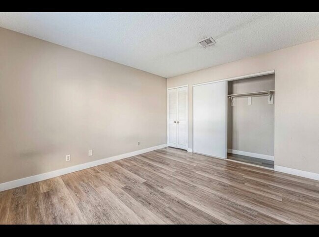 Foto del edificio - 5264 Child Ct