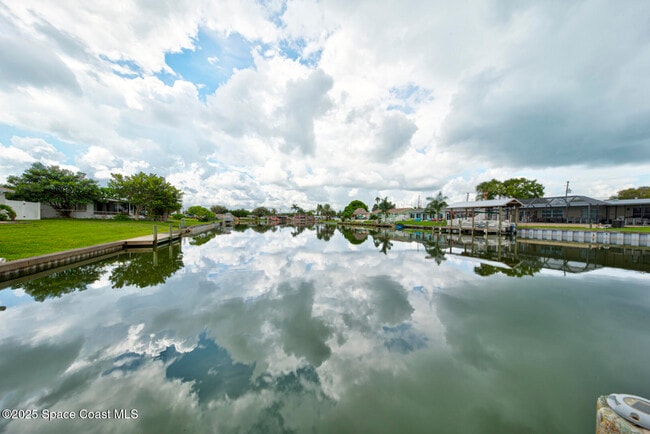 Building Photo - 1065 Molaki Dr