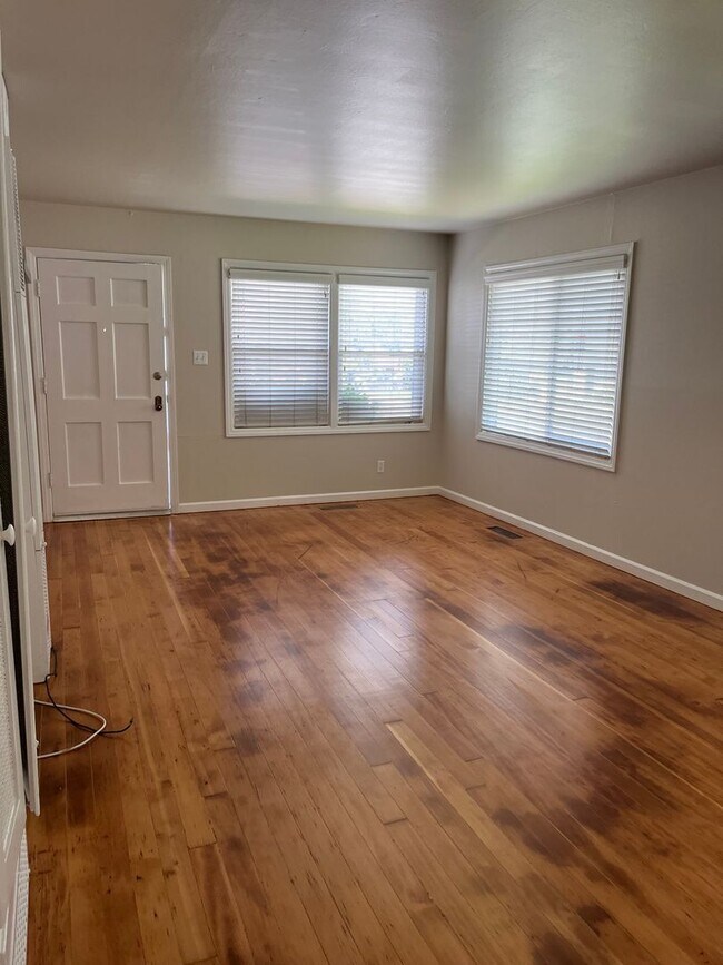 Foto del edificio - 2 Bedroom / 1 Bathroom in Old Southwest Reno