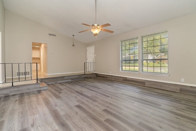 Building Photo - 2311 Lawnmeadow Dr