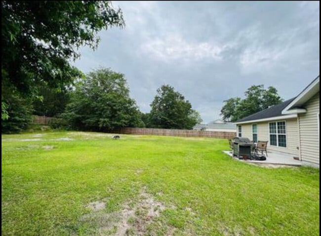 Building Photo - 105 Kingsley Dr S