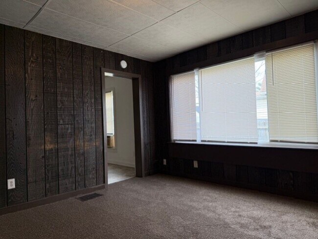 Building Photo - 1961-1963-1963 Kenton St