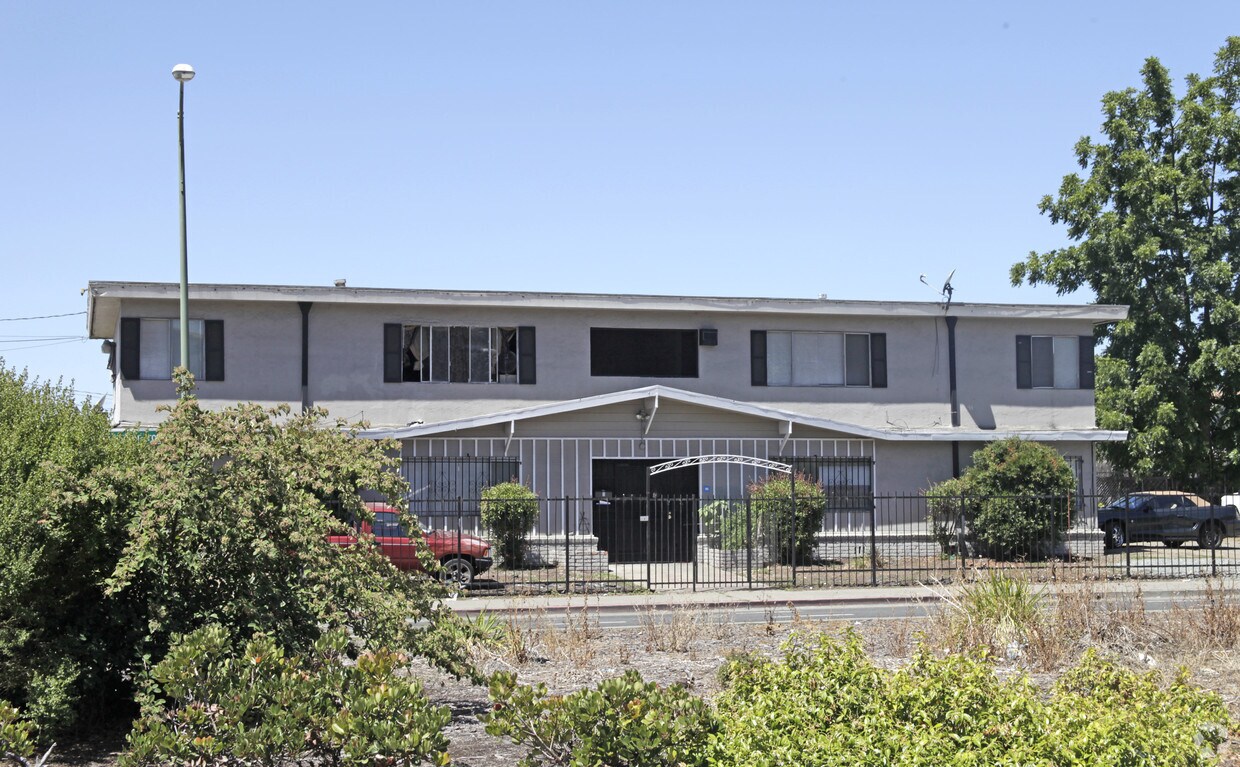 Building Photo - 8451 Bancroft Ave