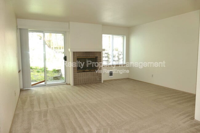 Building Photo - 2244 13th Ave W