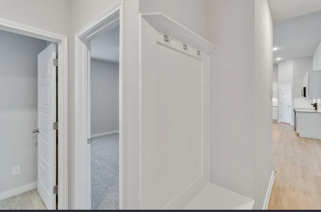 Building Photo - 222 Nespral Dr