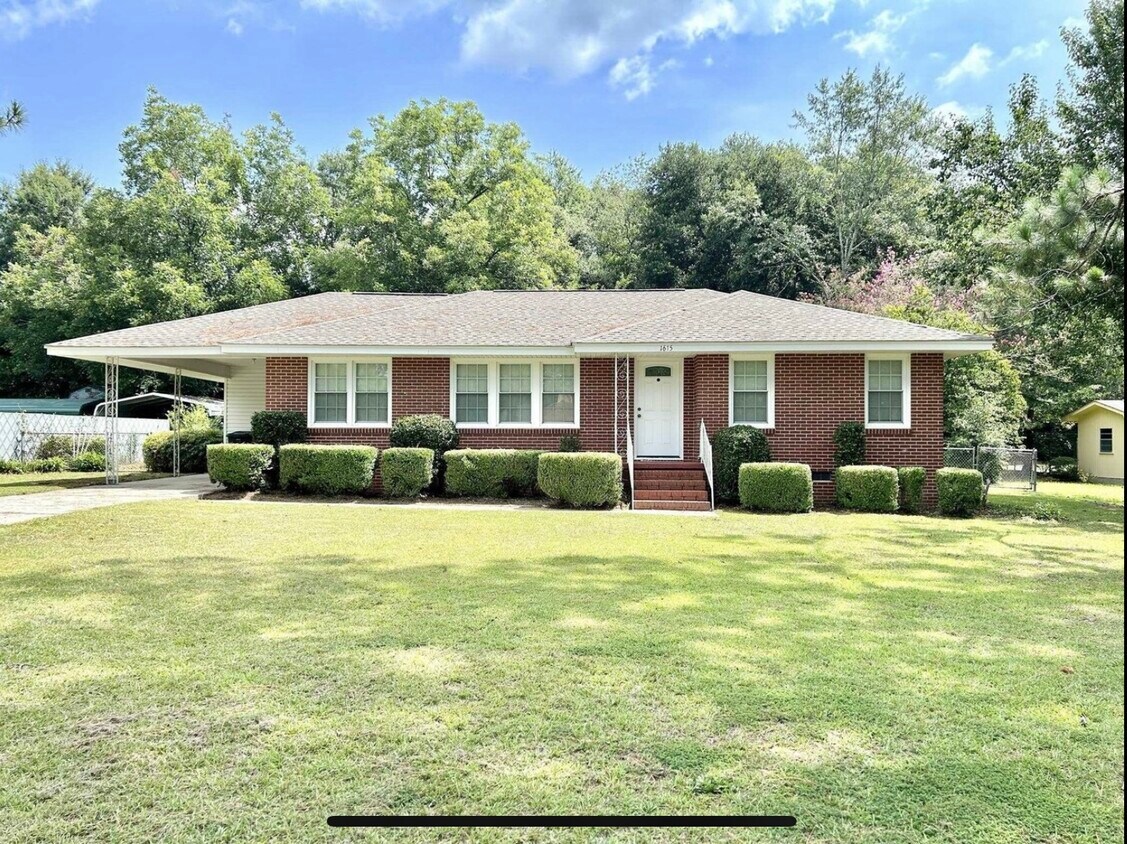 Primary Photo - 1615 Roberson St