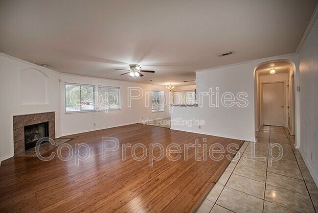 Building Photo - 7127 Still Hollow Dr