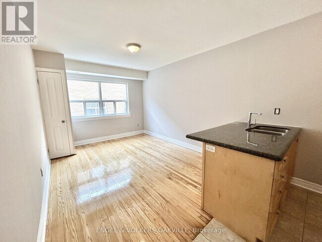 Photo du bâtiment - 15 Thirty Third St