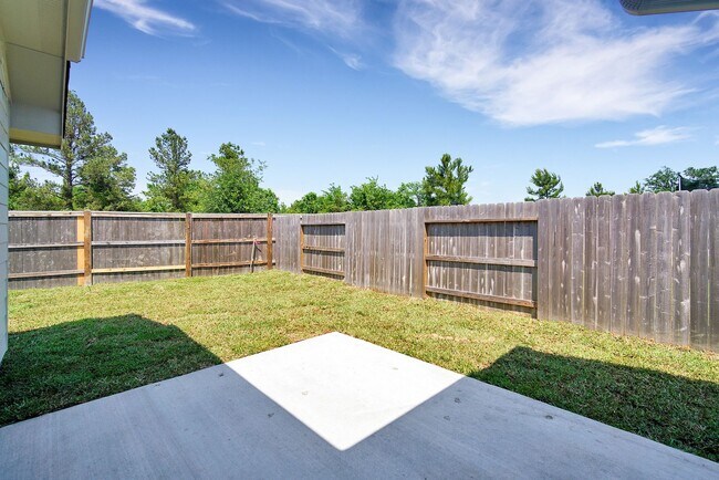 Building Photo - Brand new home w/ great floorplan.