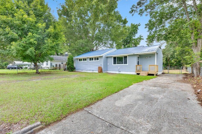 Foto del edificio - 3 bedroom Northwoods Home