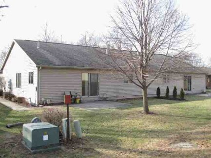 Building Photo - 1812 Queensbury Dr