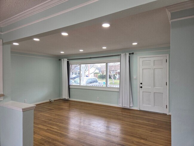 Foto del edificio - Move In Ready!