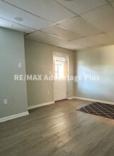 Building Photo - 400 S Main St