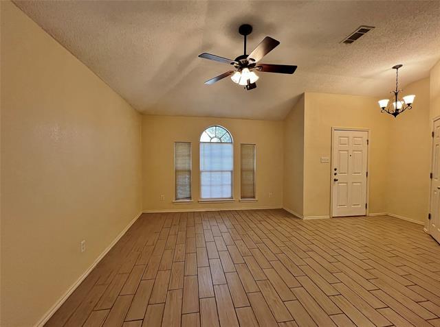 Foto del edificio - 609 Blueberry Hill Ln