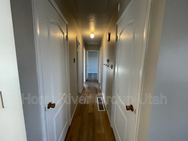 Building Photo - 4430 S Orleans Wy