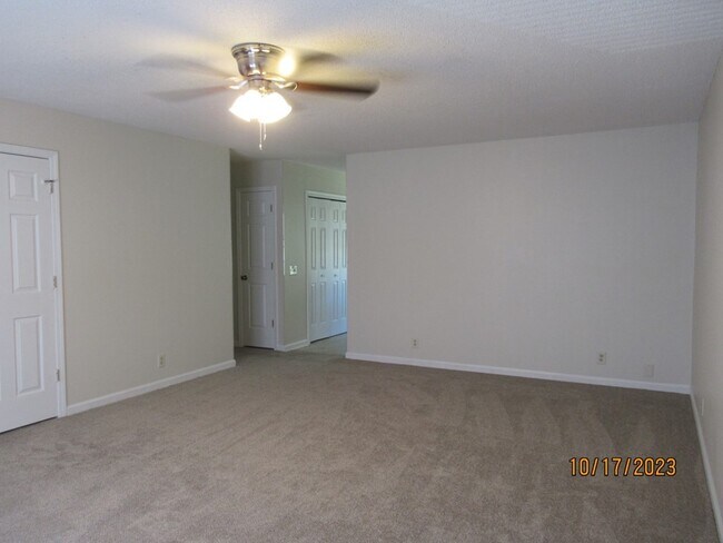 Building Photo - 192 Gertrude Dr