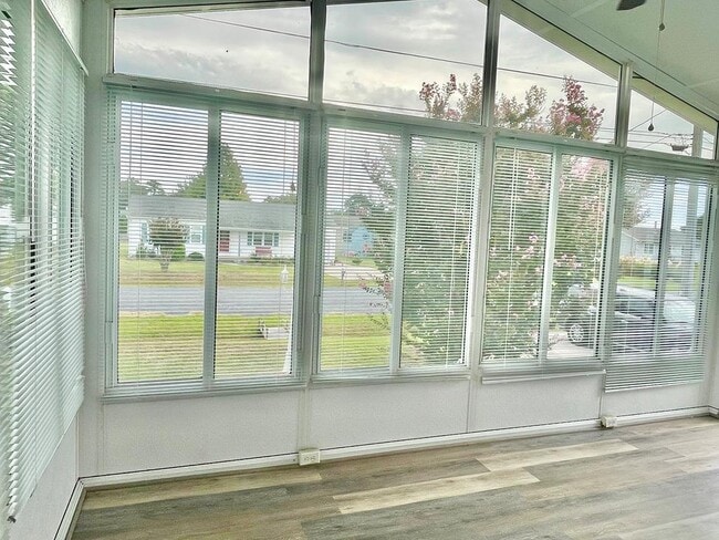 Building Photo - 6330 Chester Park Dr