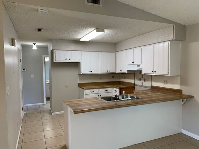 Building Photo - 3710 Mulligan Rd Cir