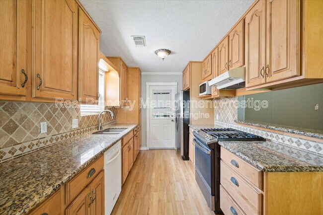 Foto del edificio - 1708 E Baker Rd
