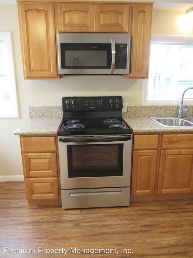4 Br 1 Bath House 2025 Debbie Way Ne For In M Building Photo 4 Br 1 Bath House 2025 Debbie Way Ne