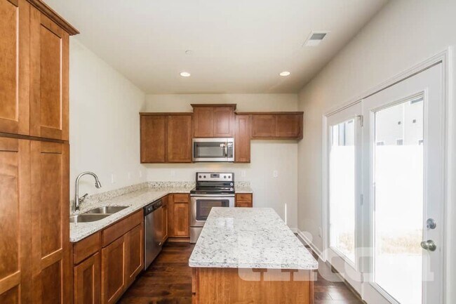 Foto del edificio - 406 Riverwood Ct