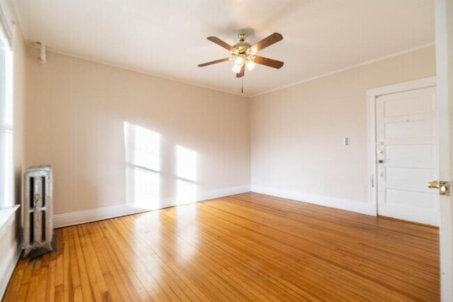 Foto del edificio - 1531 N Washington St