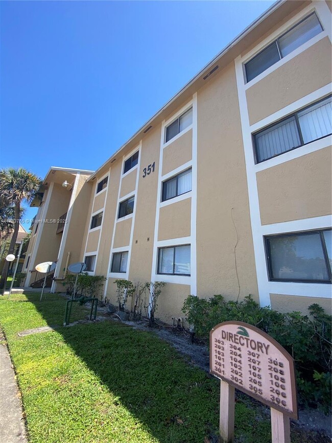 Building Photo - 351 Palm Way