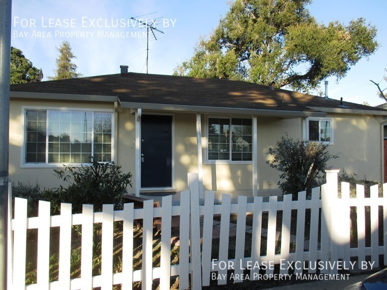 Primary Photo - Charming 2 BR/1BA + office SFH with detach...