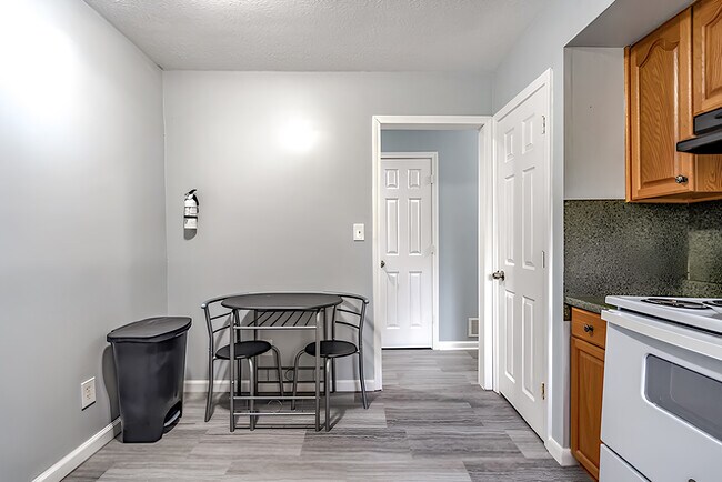 Foto del edificio - 624 Powers Ferry N Southeast