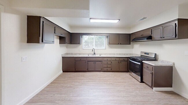 Foto del edificio - Newly Remodeled 4-Bedroom Home in Del Rey, CA