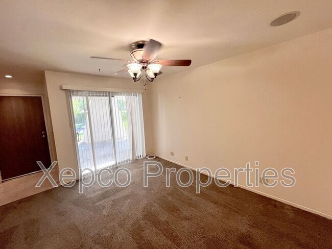 Building Photo - 420 N Villa Ct