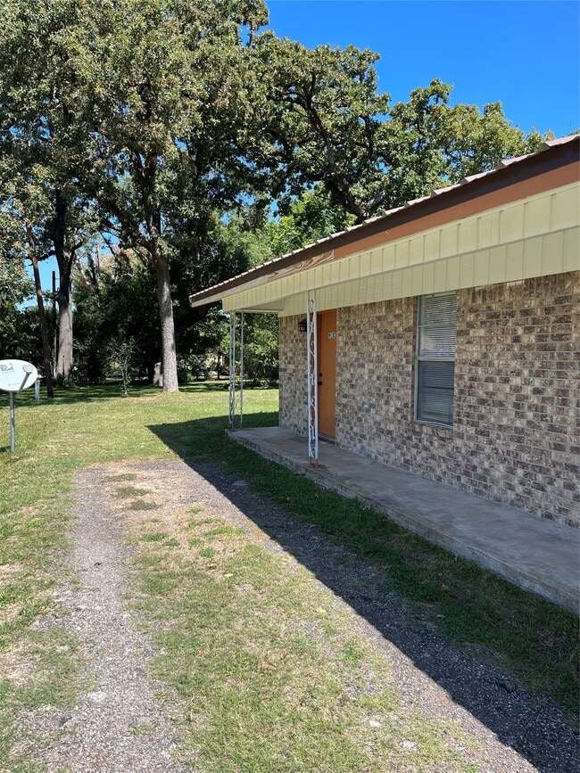 Building Photo - 913 Prentice Ln