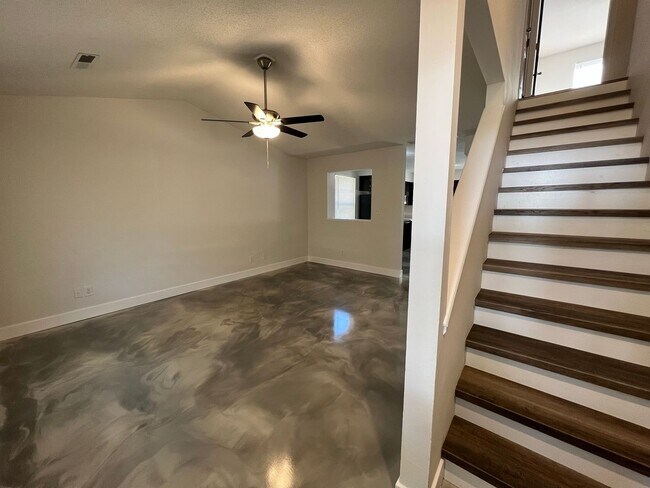 Building Photo - 3616-3618 Pimlico Dr