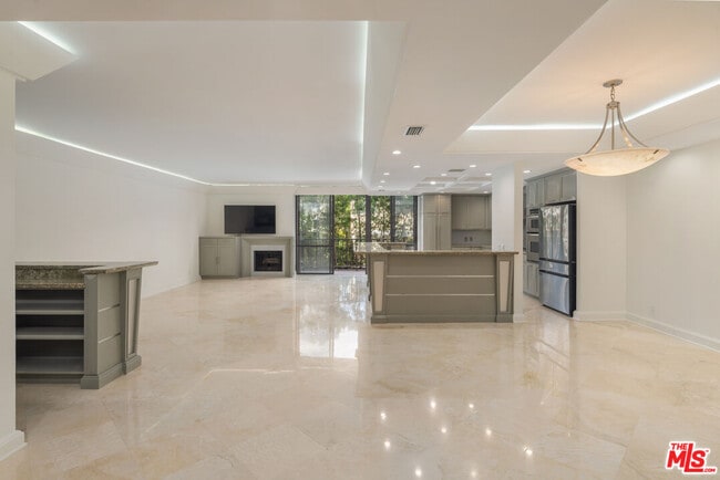 Building Photo - 211 S Spalding Dr