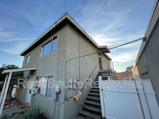 Foto del edificio - 537.5 W Crescent Dr
