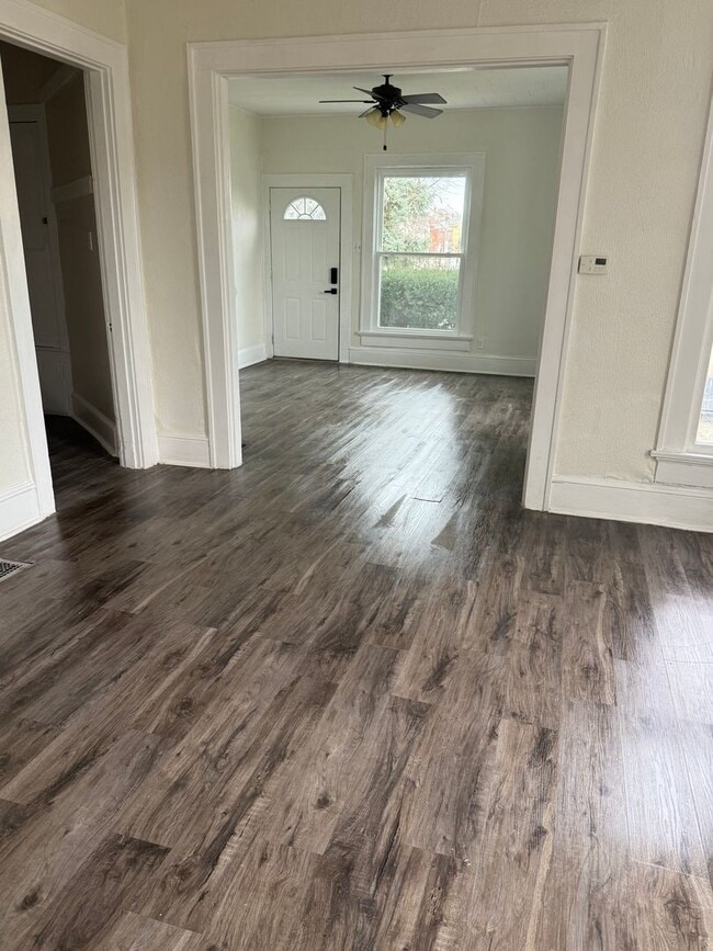 Building Photo - 131 W 13th St