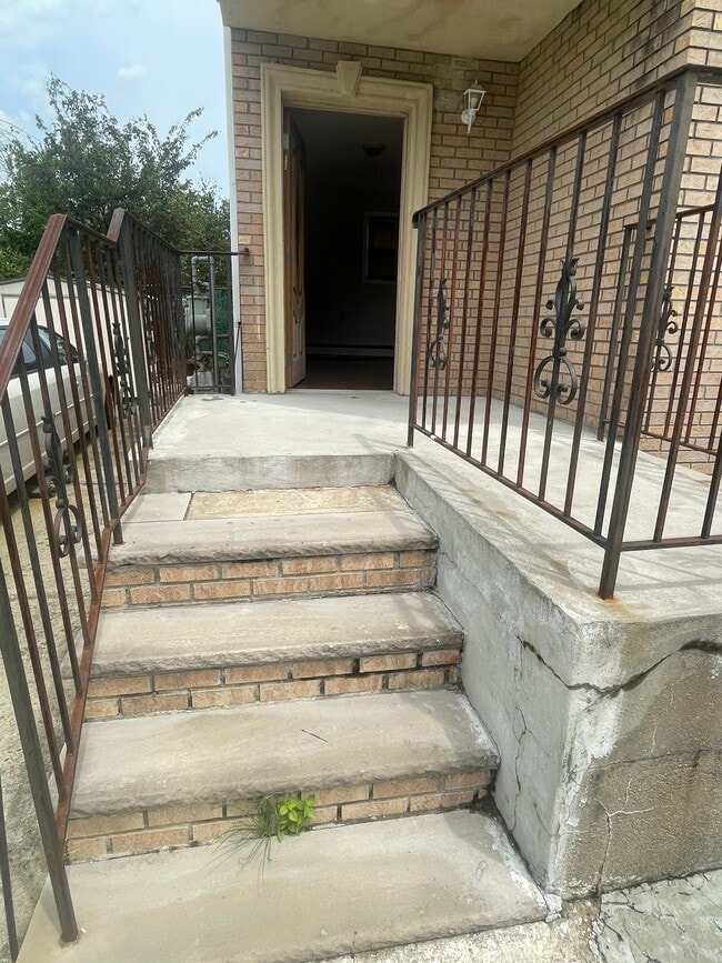 144-47 St - 14447 175th St