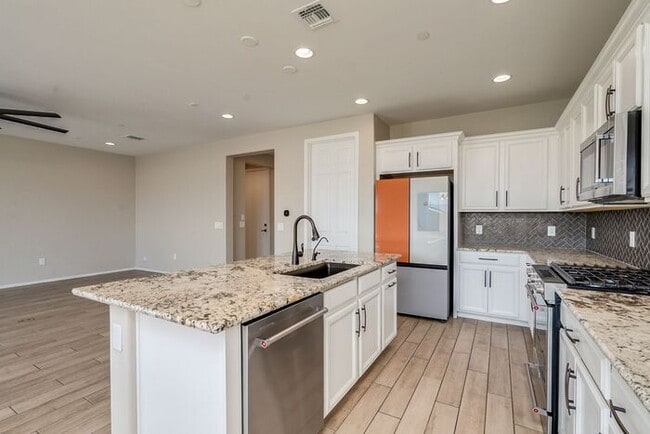 Building Photo - Amazing 4BR 2.5BA Home w/ 3-Car Tandem Garage • Pool Access • Yard w/ Fire Pit in Saguaro Trails