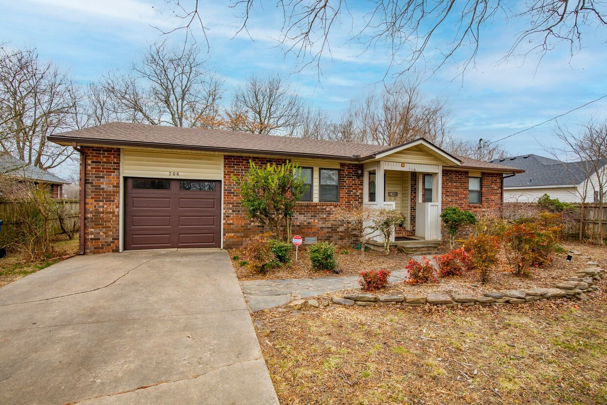 Primary Photo - ***706 SW C Street***