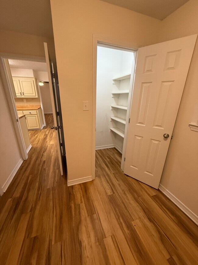 Foto del edificio - 216 Clower Ave