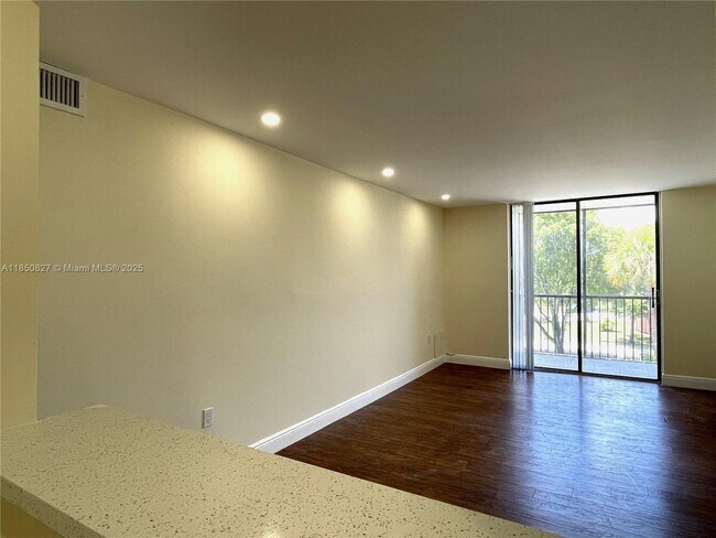Foto del edificio - 16851 NE 23rd Ave